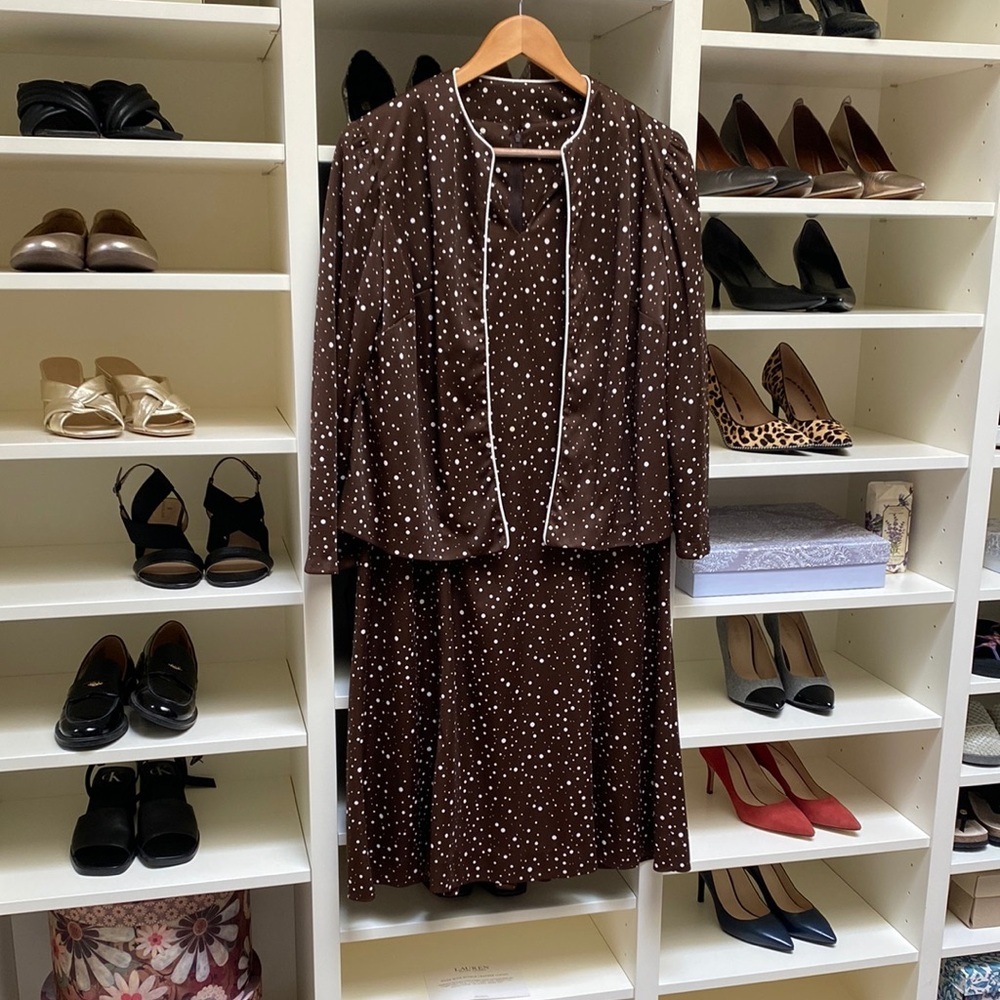 Vintage VENUS Brown Polka-Dot Sheath Dress with matching Jacket. Size L.​​